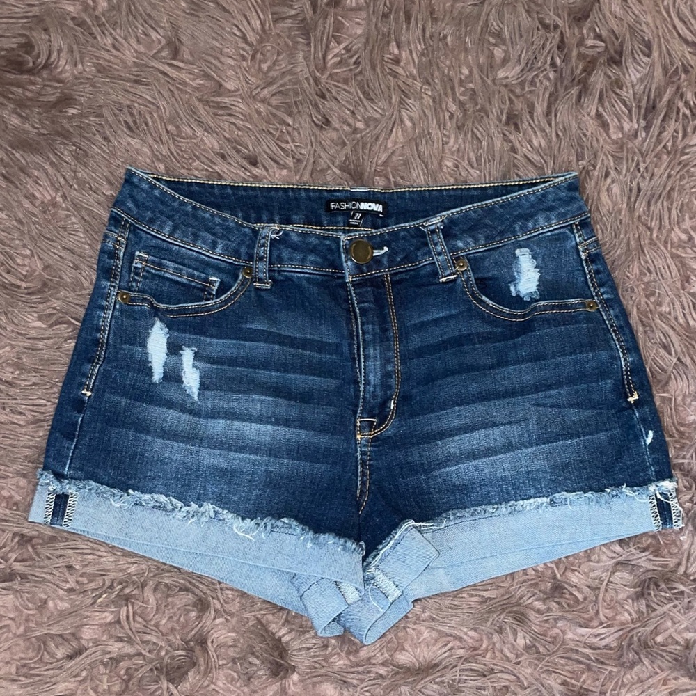 Cuffed dark blue denim shorts 💙